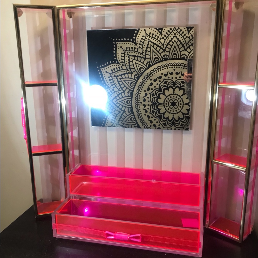 Victoria secrets PINK rare mirror vanity